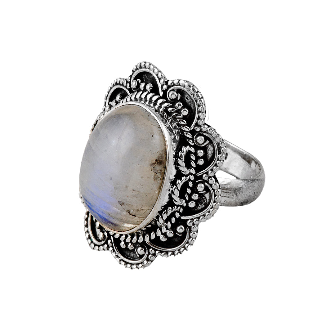 Enchanting Radiance: 925 Sterling Silver and Labradorite Ring