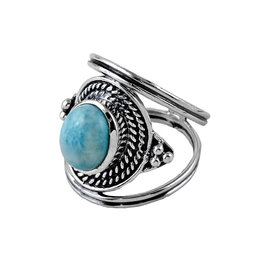 Timeless Mystique: 925 Sterling Silver and Labradorite Ring