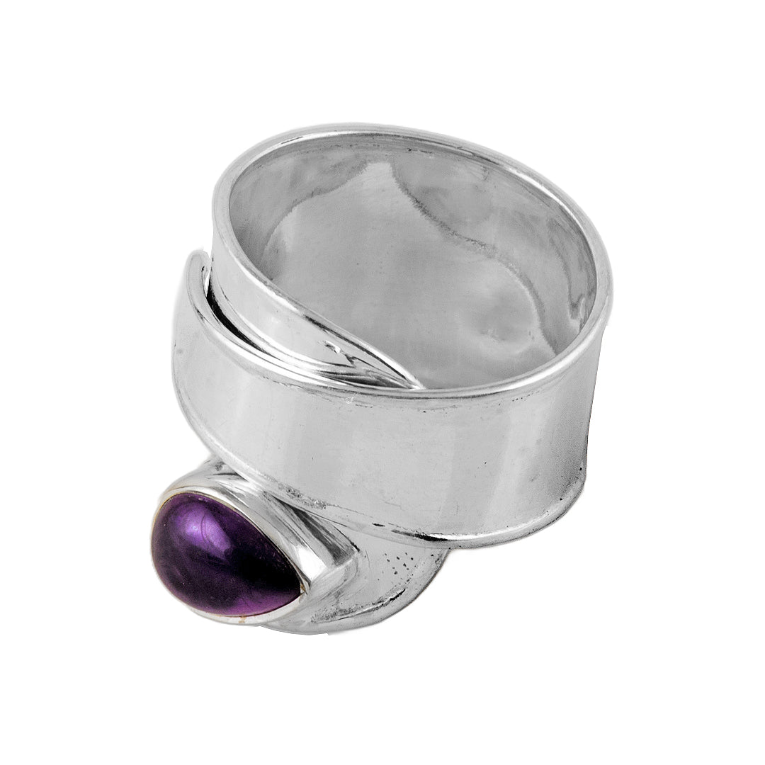 Vibrant Elegance: 925 Sterling Silver Amethyst Ring