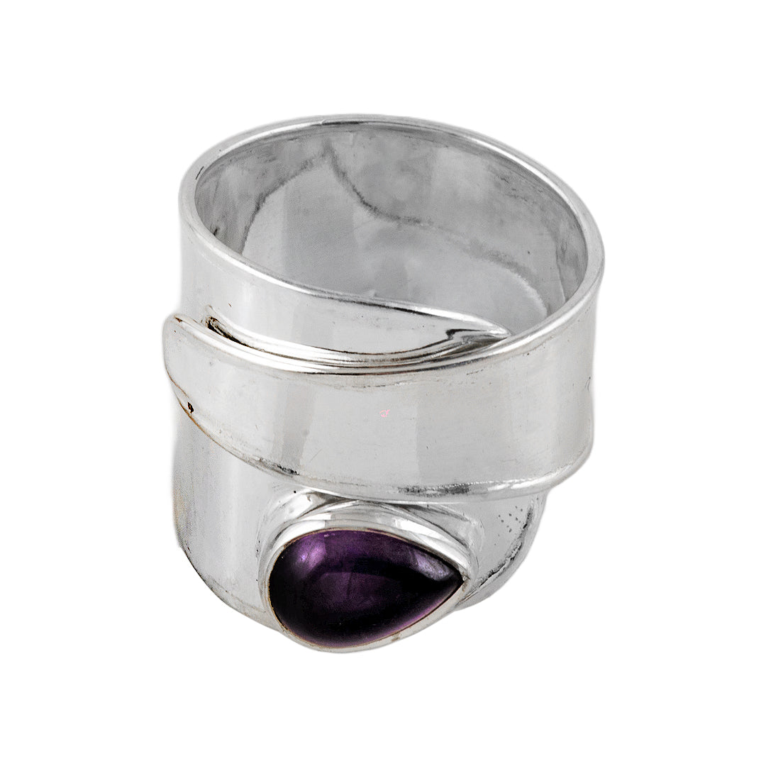 Vibrant Elegance: 925 Sterling Silver Amethyst Ring