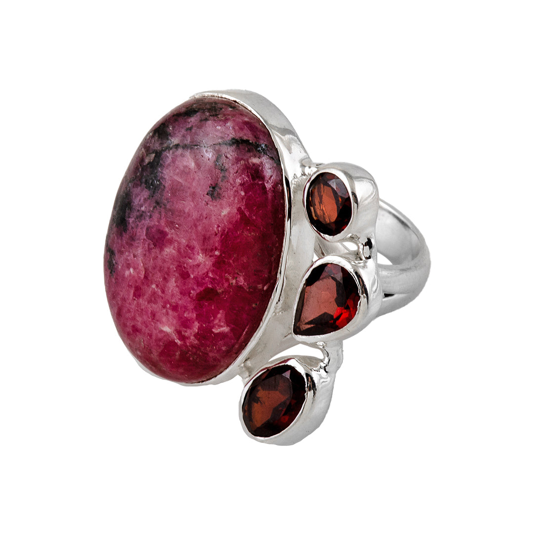 Majestic Elegance: 925 Sterling Silver Garnet Ring