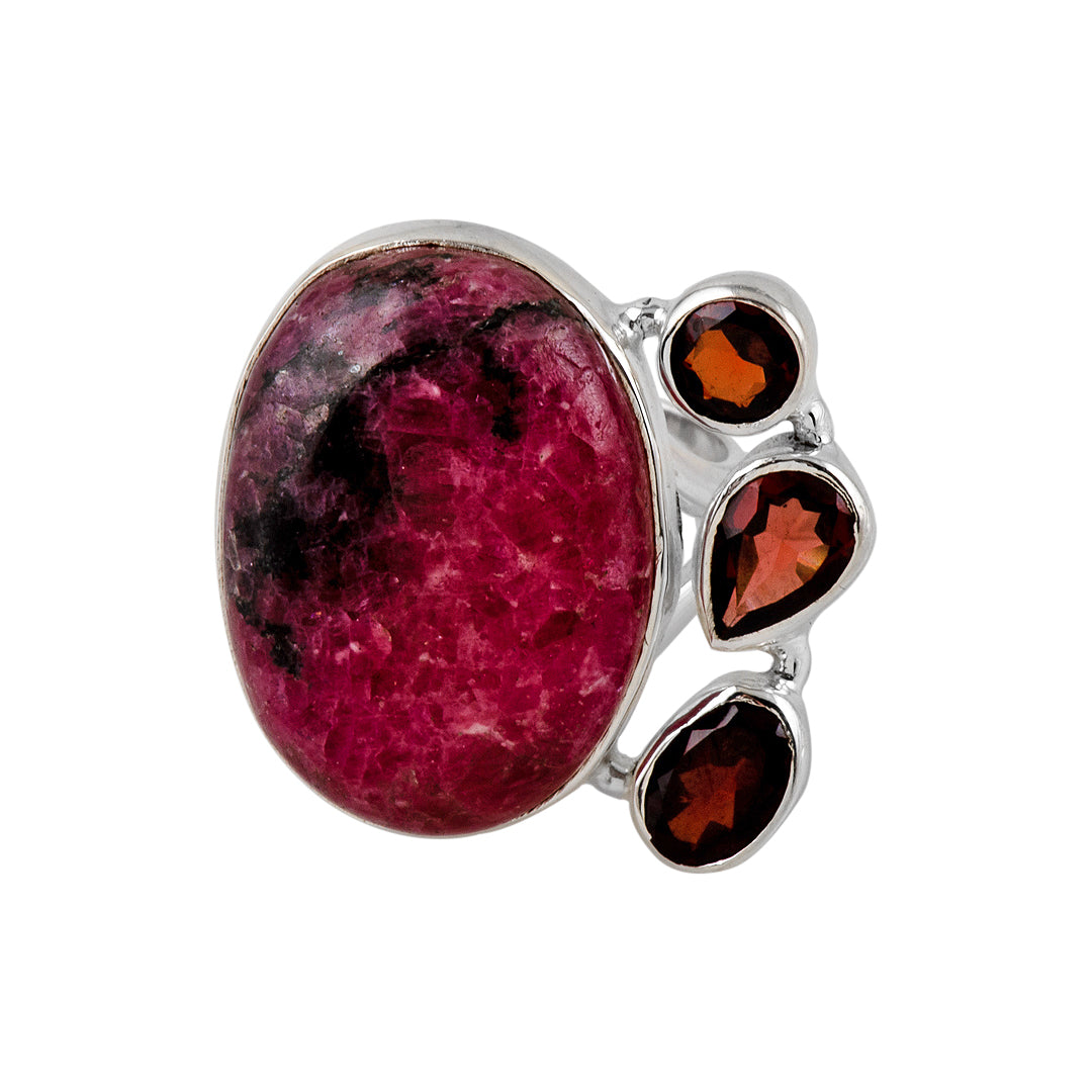 Majestic Elegance: 925 Sterling Silver Garnet Ring