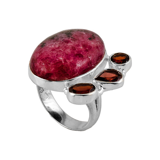 Majestic Elegance: 925 Sterling Silver Garnet Ring