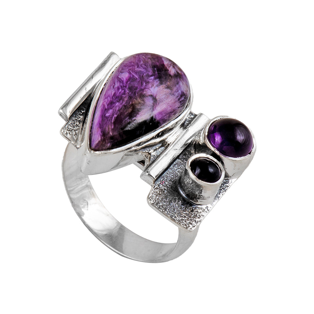 Exquisite Radiance: 925 Sterling Silver Amethyst Ring