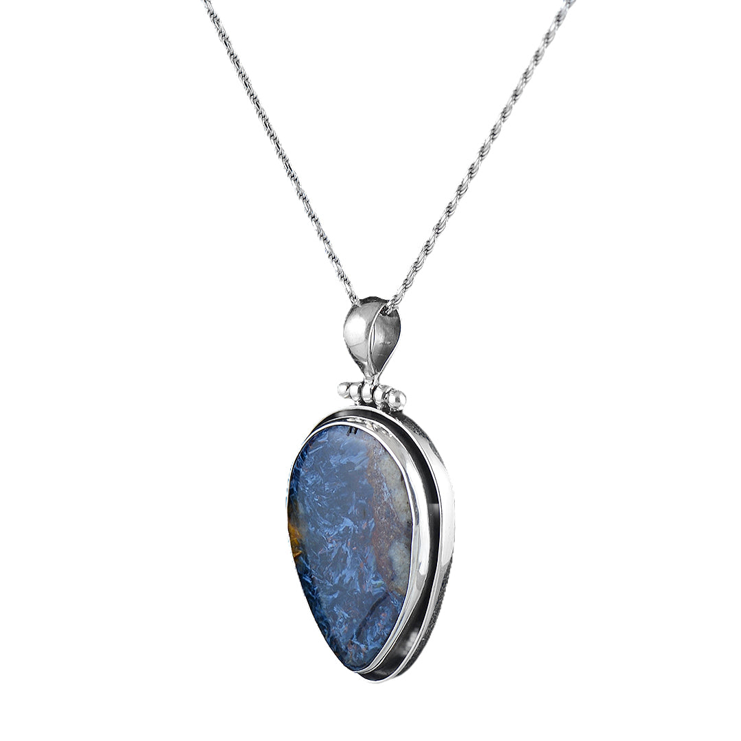 Radiant Glow: 925 Sterling Silver and Labradorite Pendant